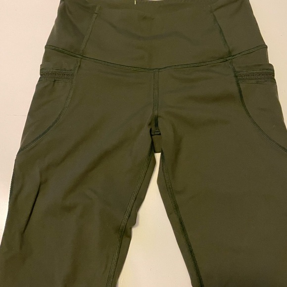 VS Victoria’s Secret Victorias Sport Olive Green Capri Leggings side pockets XS - Picture 2 of 9